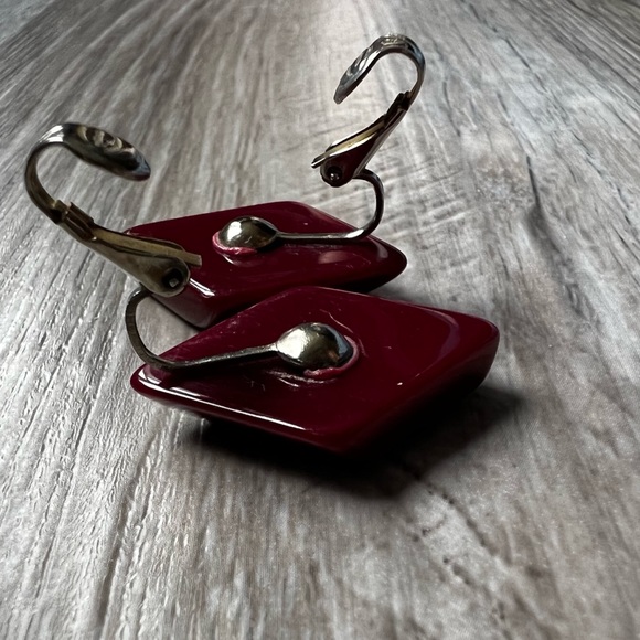 vintage ruby red diamond shaped ear clips - Picture 5 of 7